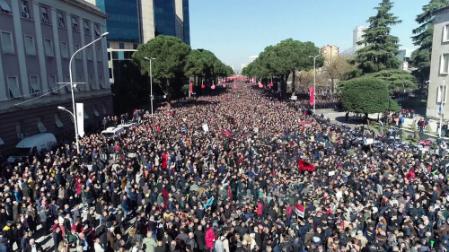 Shqipëria nuk është demokratike, as opozita e saj. Më 6 dhjetor vetëm protesta është demokratike