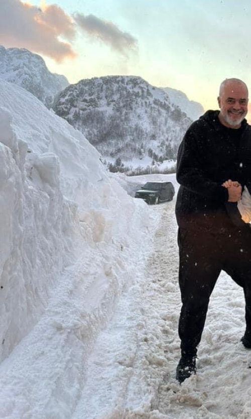 Çështja “McGonigal”/Incident në Bogë, Kryeministrit refuzojnë t’i shërbejnë. Ndërron hotelin