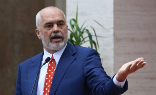 Qeveria që shet shtetësinë me një apartament merret për 4 vjet me pasaportat e shërbimit