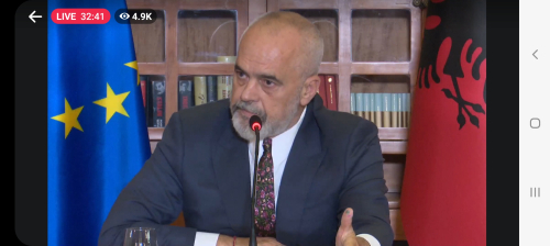 Mbetet Lideri i Kullave të Lanës, në rolin e tij të natyrshëm