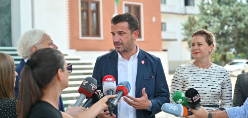 26.4 milionë euro nga taksa e arsimit, por mësimi në Tiranë bëhet ende me turne