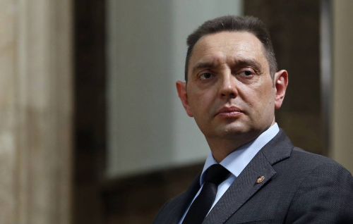Vulin shpallet non grata në SHBA