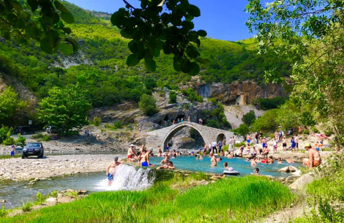 Propozohet ligj që u hap rrugën ndërtimeve në zonat e mbrojtura