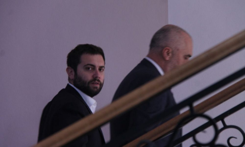 Pas raportit të Reporterëve pa Kufinj, Ekzekutivi jep leje krijimtarie për analistët me sindromën PAS