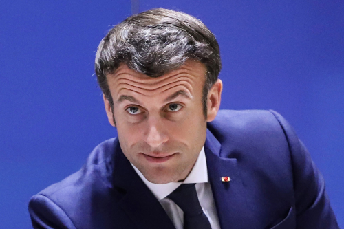 Urrejtja pasionante e francezëve për presidentin e tyre tekanjoz
