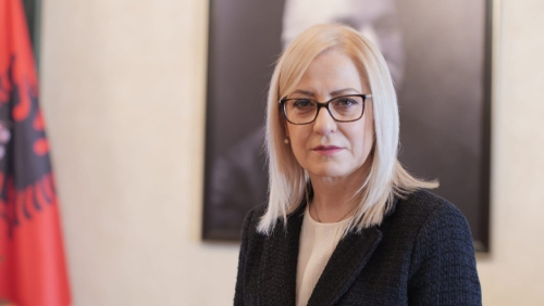 Dorëhiqet Lindita Nikolla