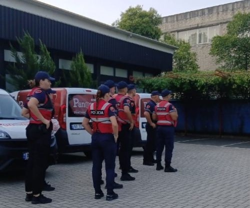 Policia e Shtetit bllokon godinën e News24. Ndërpritet edhe furnizimi me energji elektrike