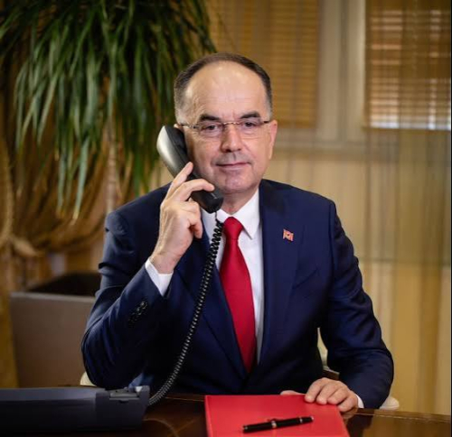 Ekskluzive/Presidenti Begaj refuzon shkarkimin e Elisa Spiropalit