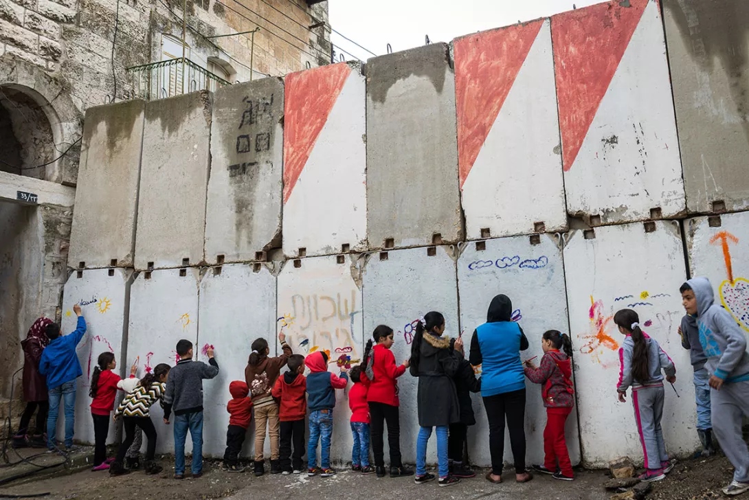 Hebron, muri që ndan edhe fëmijët
