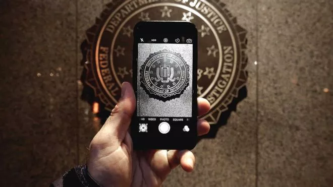 FBI-ja, "hakmerret" ndaj "Apple"