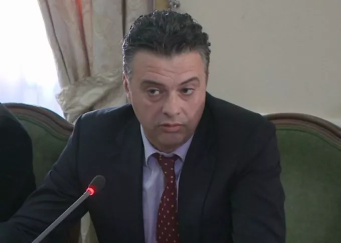Gazeta “Minerva”: Arben Ristani kërcënoi me vdekje gazetarin Nebil Çika