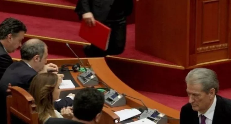 PD flet për grusht shteti
