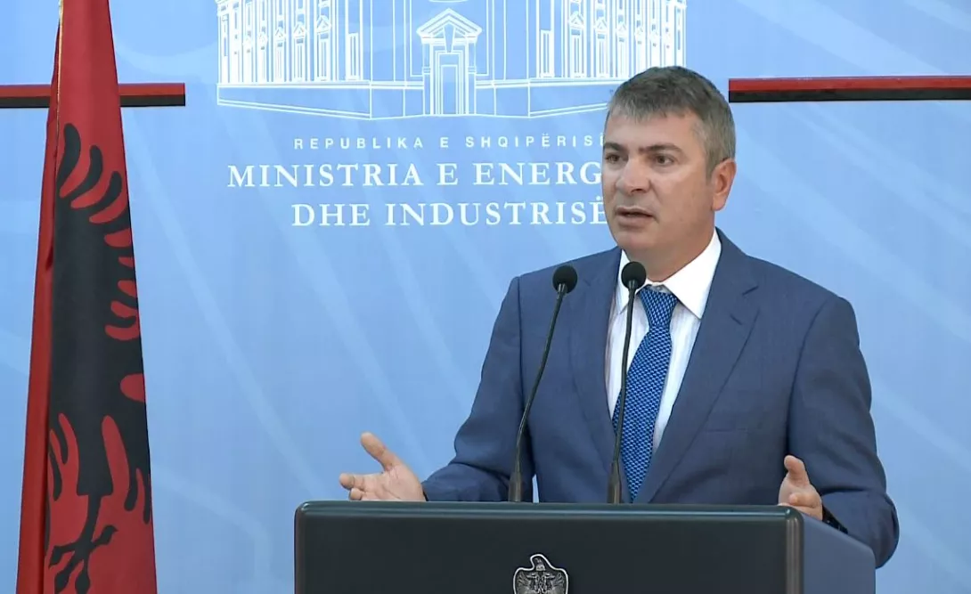 D. Gjiknurit nuk i ecin konçesionet. Manjani i kthen mbrapsht konçesionin e ndriçimit të Duranës, bashkë me një leksion të vockël në planin juridik