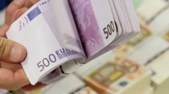 238 milionë euro jashtë vendit nga bankat dhe kompanitë celulare