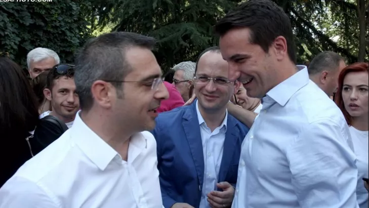 Elita e "shokëve dhe shoqeve". Ne kryesinë e PS,  Erion Veliaj, Vangjush Dako, Olta Xhaçka etj..
