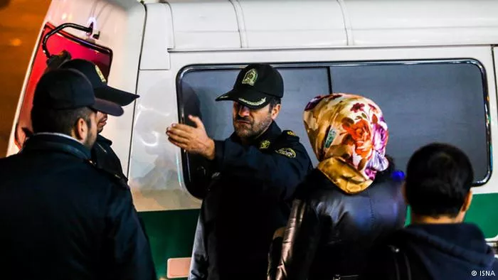 Iran: Policia e moralit në ofensivë ndaj modës
