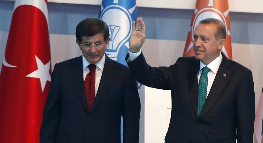 Erdogan nxjerr nga skena kryeministrin Davutoglu