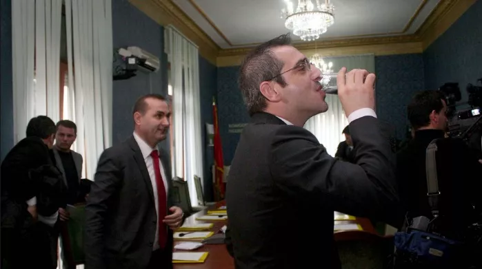 Një telefonatë me Shullazin