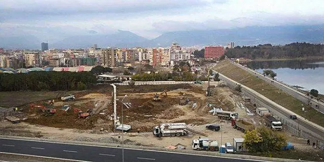 Nëse macja e kap miun poshtë digës…