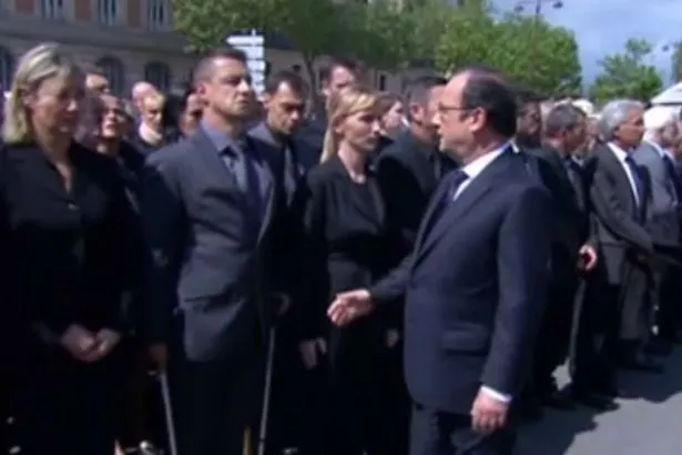 Një shuplakë publike për presidentin francez Francois Hollande