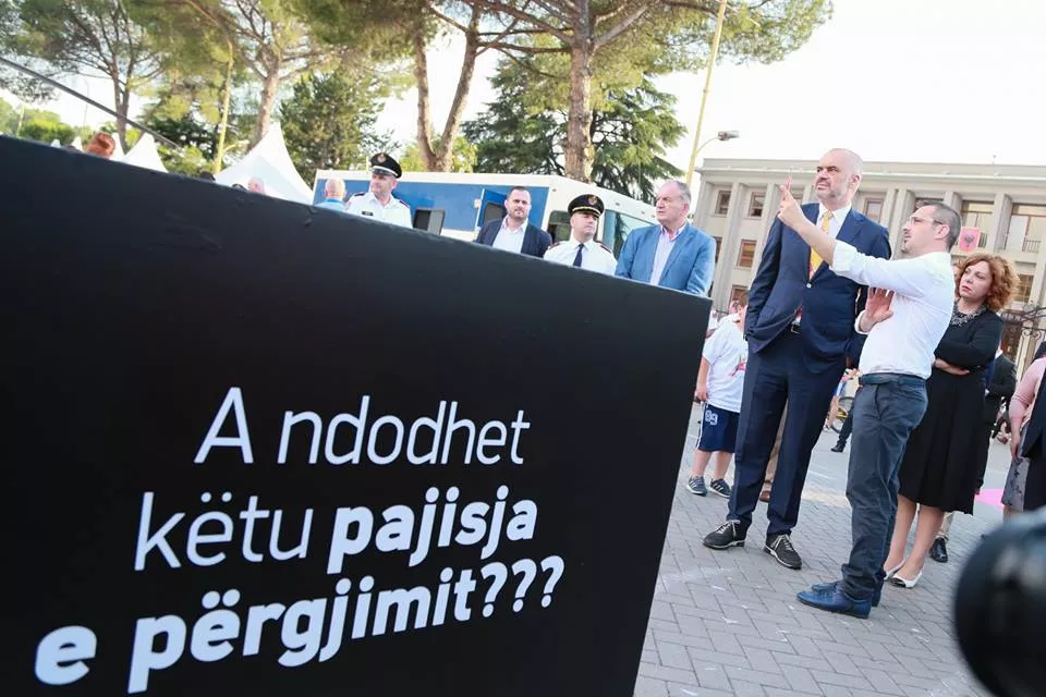Kryeministri si kastigues gjykatash dhe gjykatësish