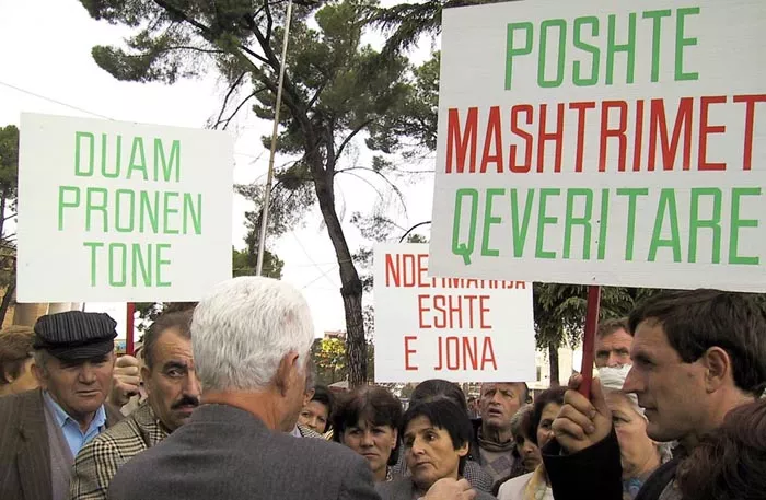 Ligji në Kushtetuese, por Agjencia e Pronave nis zbatimin pa publikuar vendimmarrjet