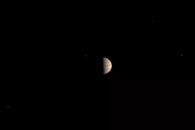 Jupiteri i fotografuar nga sonda Juno, 5.3 milion km larg