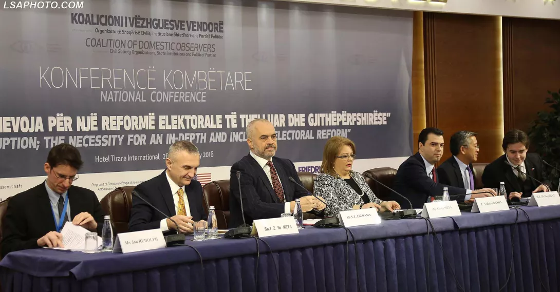 Po negociohet, apo shantazhohet? Dhe me çfarë?
