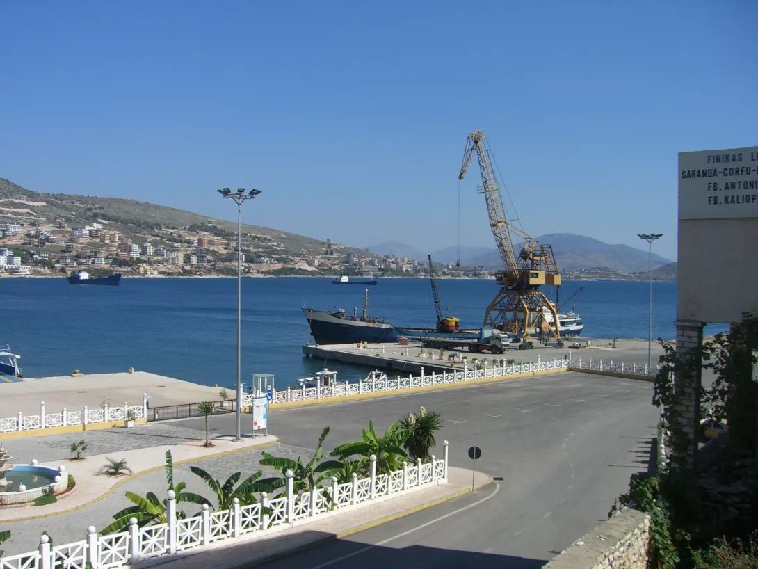 Pezullimi i linjës Brindizi-Sarandë, autoriteti portual nuk lejon median të filmojë