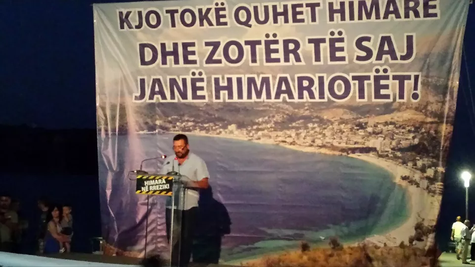 Protesta e Himarës: “Toka është e himarjotëve dhe kështu do të mbetet”. Merr pjesë edhe Mediu me Dulen