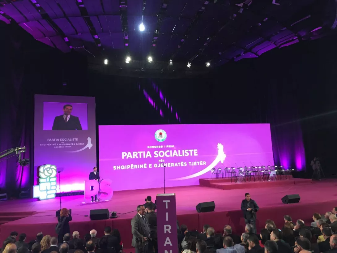 I dashur socialist që të vjen keq për kritikat...