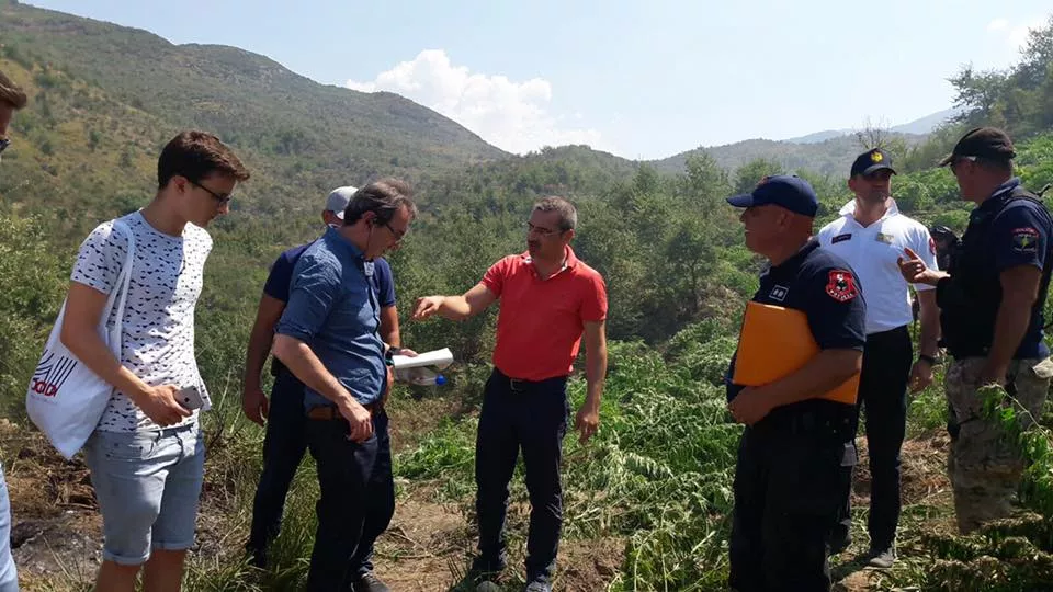 Ishte vetëm një Lazarat dhe mediat europiane ulërisnin për “Kolumbinë e Europës”. Sot kemi Kolumbi reale dhe kemi një foto- suksesi