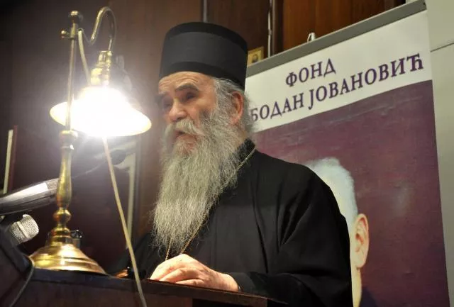 Kisha serbe për lidhjen e Malit të Zi me NATO. Mitropoliti Amfilohije: Siguria që ofron NATO, njësoj si ajo e Hitlerit dhe Musolinit