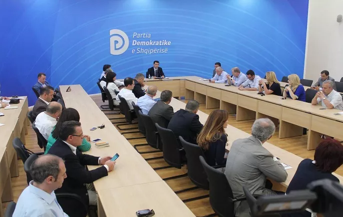 Ligji për vettingun drejt Gjykatës Kushtetuese, pavarësisht qëndrimit të Presidentit