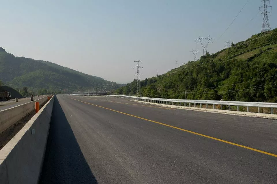 Në pikëpyetje përfundimi i rrugës Tiranë-Elbasan, kompania AKTOR në borxhe të mëdha