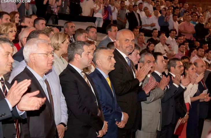 Sokol Dervishaj zëvendëson Haxhinaston. Kryeministri shpërblen edhe PDIU-në