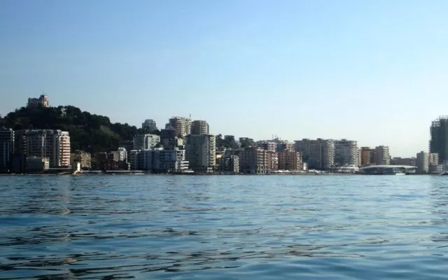 Peripeci për të shkuar dhe për të pushuar në Durrës