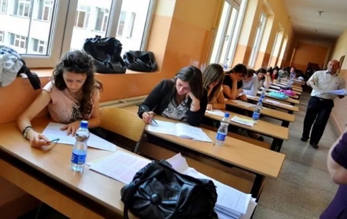 Çfarë po ndodh me maturantët? Peripecitë proceduriale që prodhuan kaosin e tanishëm. A po favorizohen privatët?