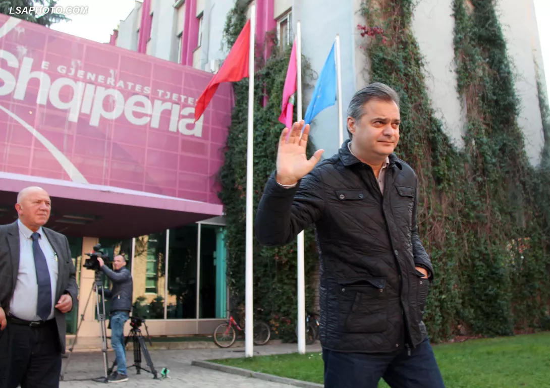 Blushi ikën nga PS: Duhen pastruar partitë përpara kazanëve. Ligji i ri u miratua me konsensusin e PD-së