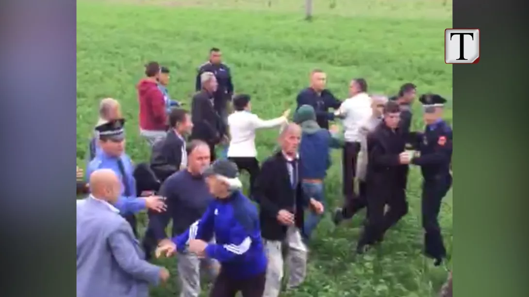 Protesta për landfillin në Fier, banorët përplasen me policinë
