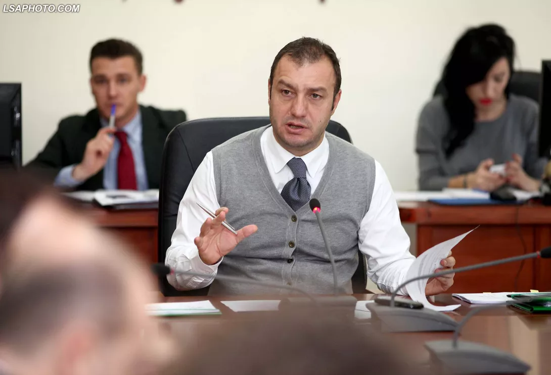 “Po shohim mundësinë e heqjes së taksave për mbetjet që hyjnë në Shqipëri”