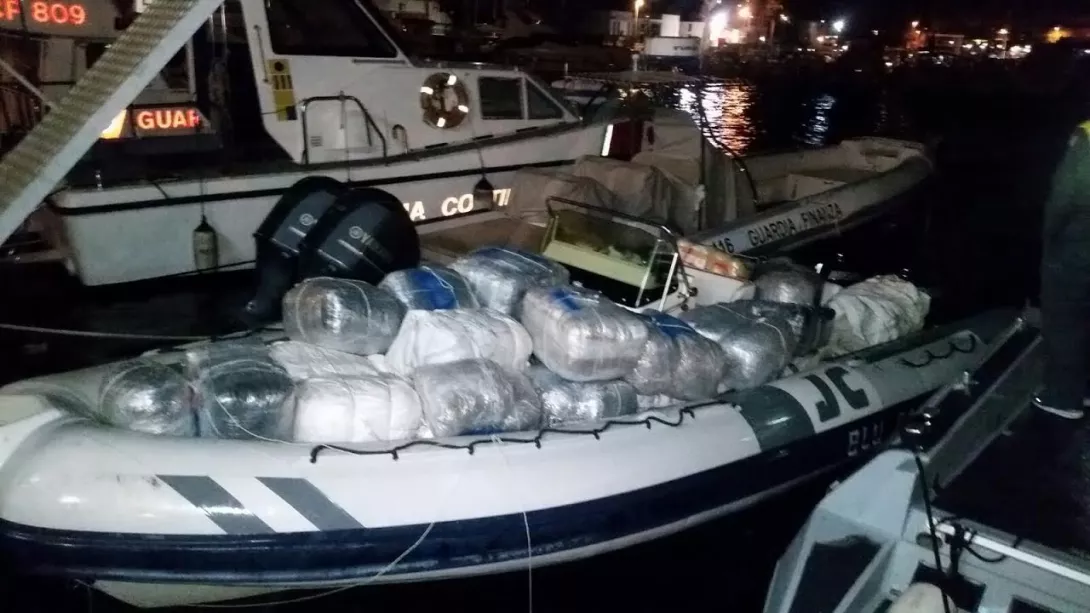 Dyshime për 10 ton kanabis të kapura në Vlorë, gomonia me 750 kg ndalohet në Otranto