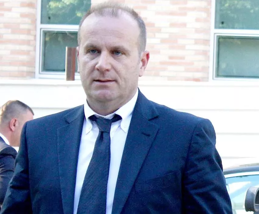 Artan Gaçi kritikon të djathtën, por nuk di të shpjegojë se ku është e majta?