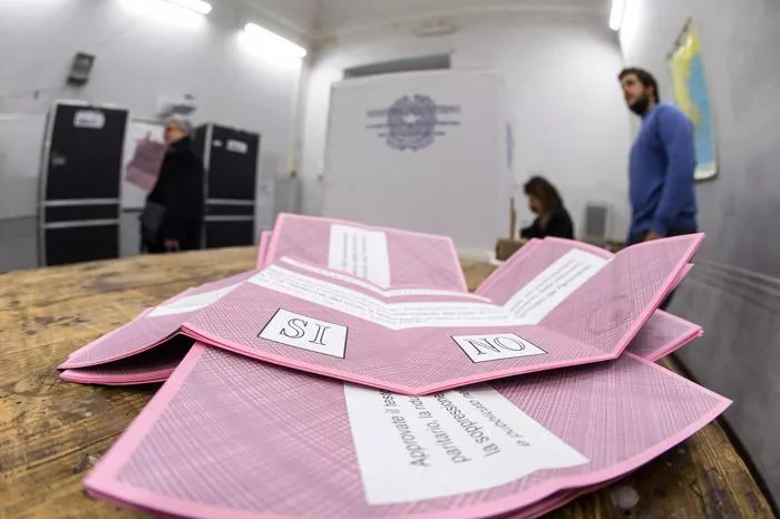 Të dhënat e deritanishme të referendumit: Italia i thotë “Jo” reformës kushtetuese