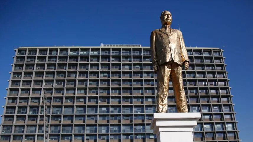 Fotolajm/Statujë e Beniamin Netanyahut në Tel Aviv