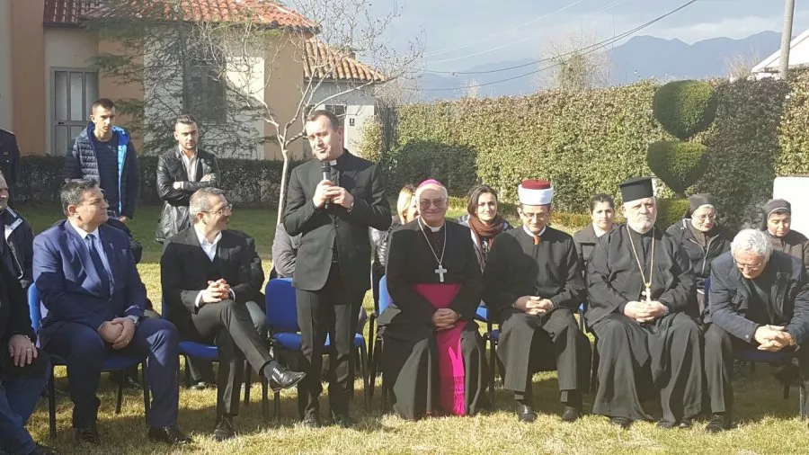 Akuzat jo vetëm nga Fronti i së Keqes/Arqipeshkvi Massafra: "Njerëzit mbajnë armë, sepse shteti nuk i mbron".