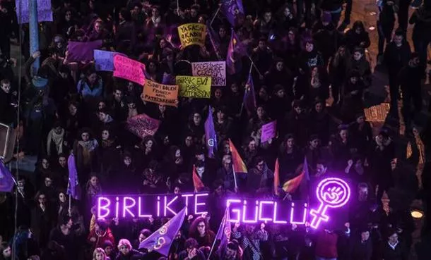 Turqi/Marshim për të drejtat e femrave