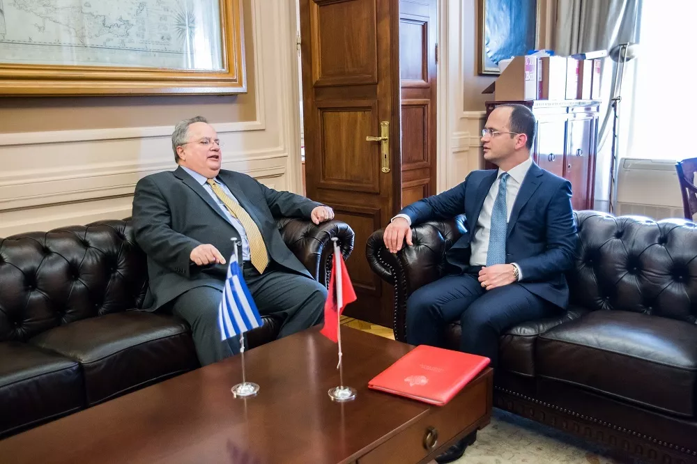 Takim i "shfryrë"  Kotzias-Bushati në Athinë