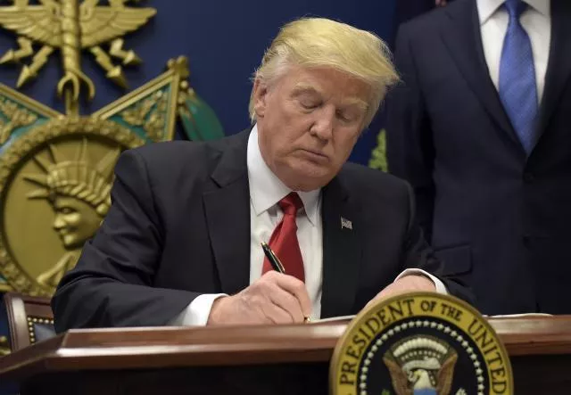 Në vijë më administratën Obama, Trump firmos protokollin për anëtarësimin në NATO të Malit të Zi