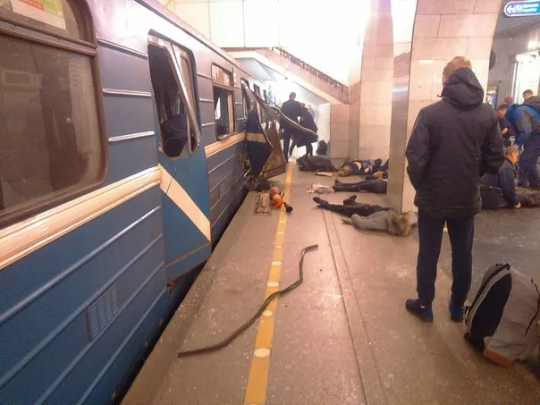 Shpërthim në metronë e Shën Peterburgut në Rusi - 10 të vdekur(foto)